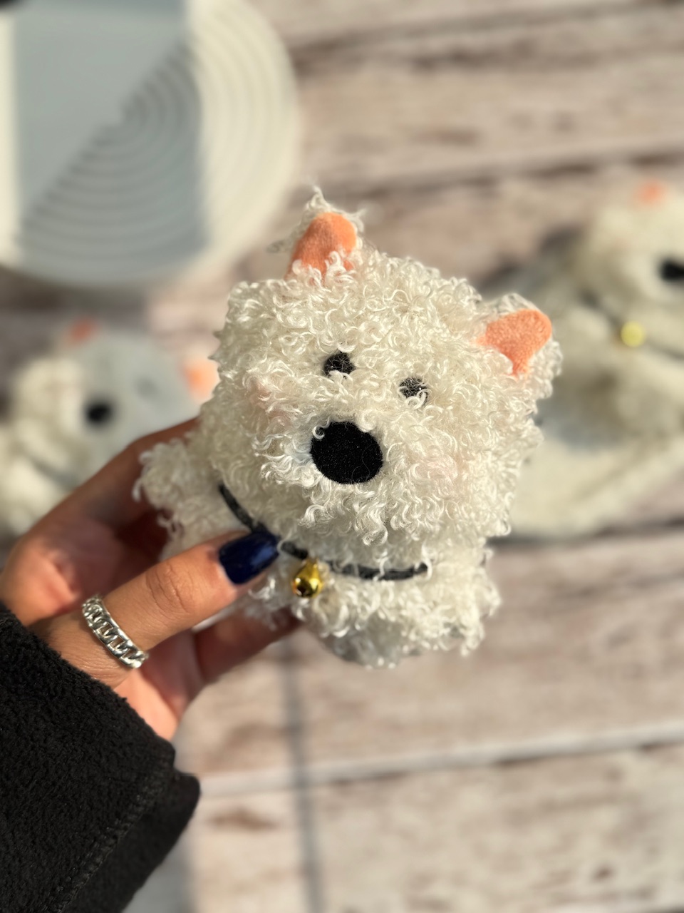 خرید کاور ایرپاد سگ سفید زنگوله دار پشمالو (کدa0202) air pods pro/pro2 Case Cover از دیجی اکسس