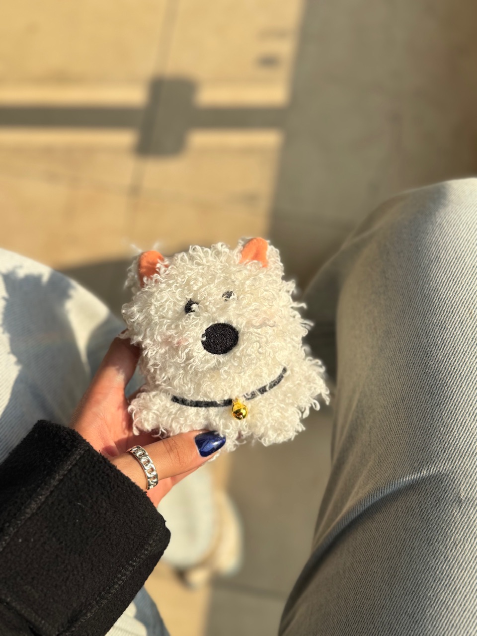 خرید کاور ایرپاد سگ سفید زنگوله دار پشمالو (کدa0202) air pods pro/pro2 Case Cover از دیجی اکسس